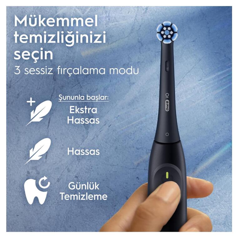 Oral-B iO2 Siyah Şarjlı/Elektrikli Diş Fırçası, 1 Fırça Başlığı, Tek Şarjda 4 Haftaya Varan Kullanım, Seyahat Kabı
