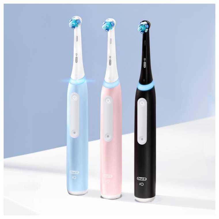Oral-B iO3 Siyah Şarjlı/Elektrikli Diş Fırçası, 1 Fırça Başlığı, Uzun Ömürlü Pil