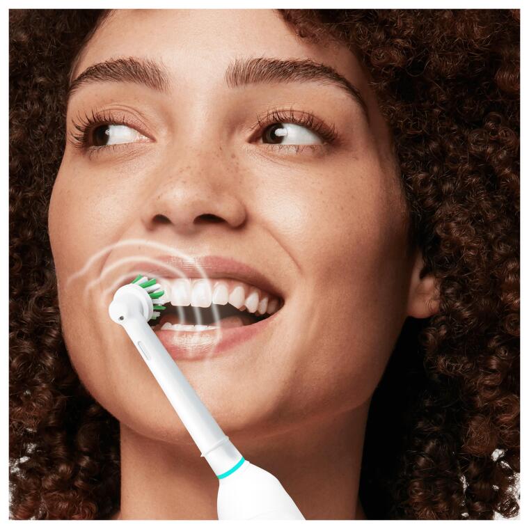 Oral-B Pro Clean Şarjlı Diş Fırçası Siyah + Seyahat Kabı