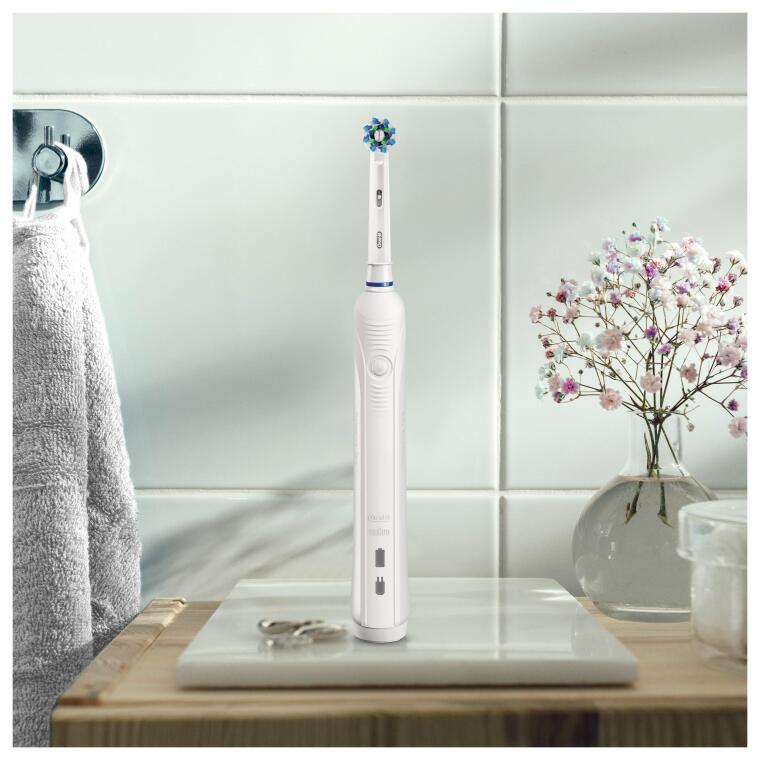 Oral-B Pro Clean Şarjlı Diş Fırçası Siyah + Seyahat Kabı